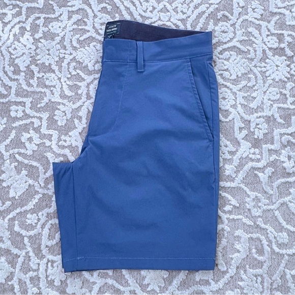 J. Crew Men’s 7” Tech Shorts - Picture 4 of 11